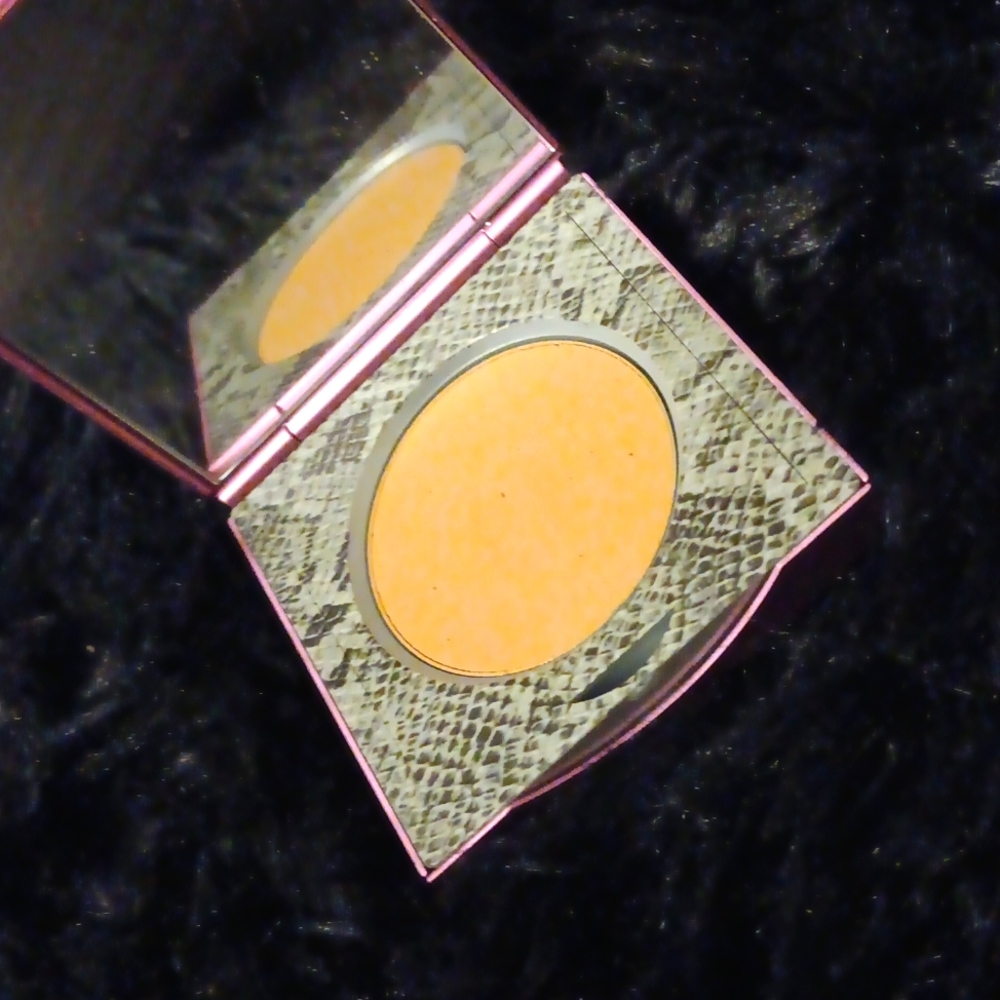 NWOT MALLY CONCEALER